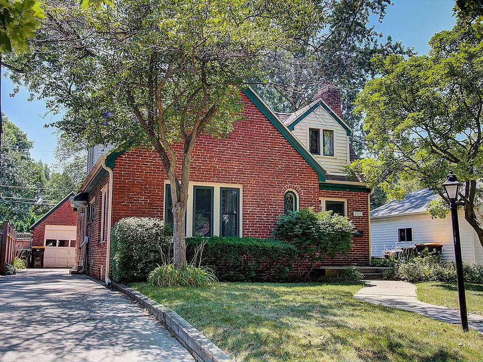 1st image of 8021 Hillcrest Dr