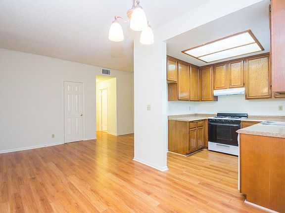5th image of 404 Lincoln Ave APT 8