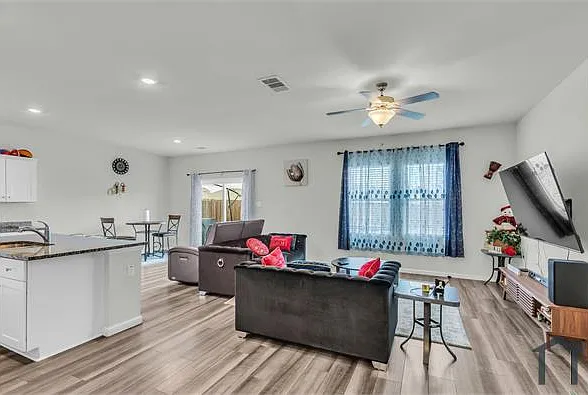 6102 Harrah Ln — Photo 4