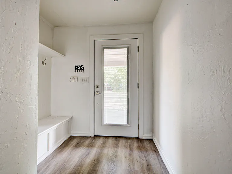 1222 Camden Way — Photo 2