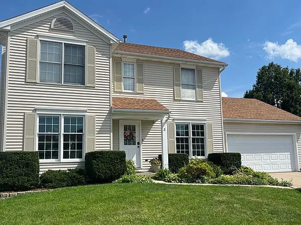 3 Valley Brook Ct, Bloomington, IL 61704