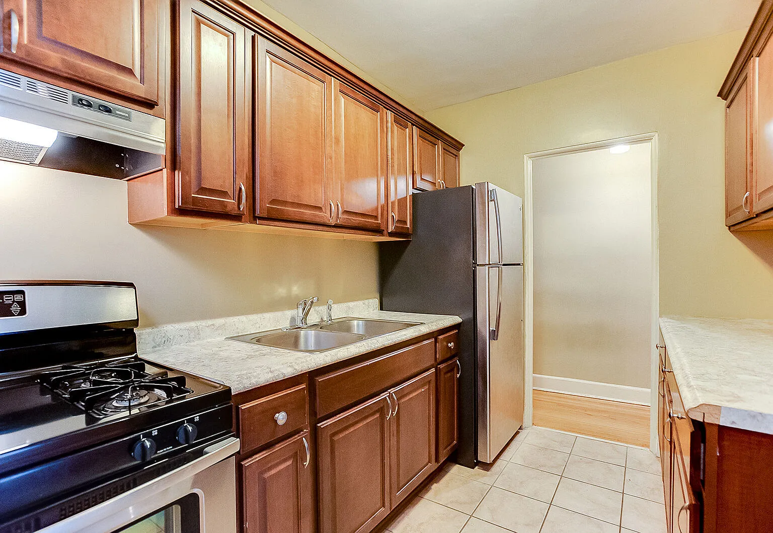 2884 Irving Ave. S. — Photo 2