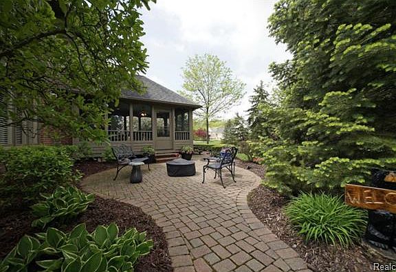 3rd image of 12475 Glenview Ct