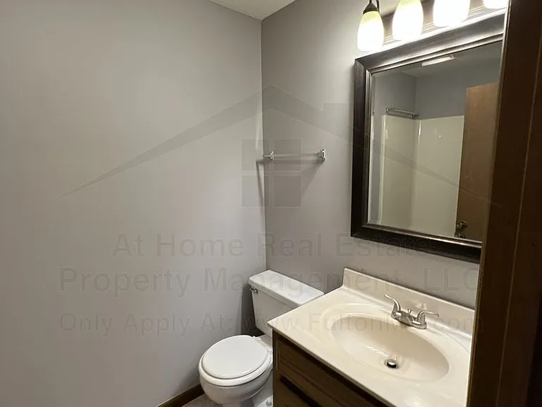 103 E 10th St #2 — Photo 21
