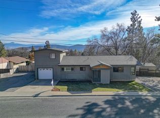 208 Humbug Rd, Yreka, CA 96097