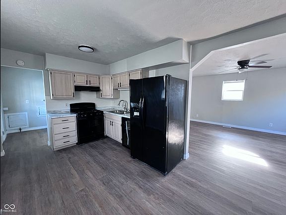 3rd image of 741 N Somerset Ave