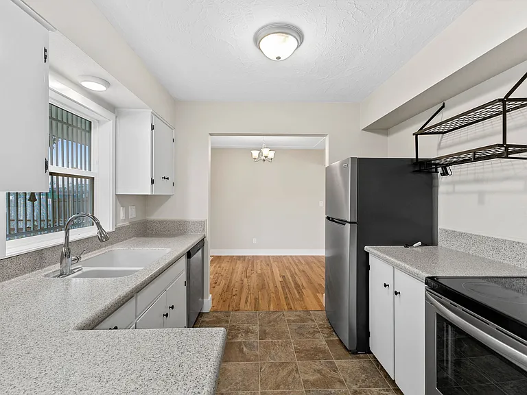 235 Riviera Dr NE — Photo 9