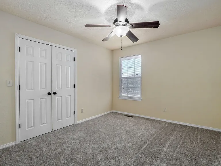 813 E Daniels St — Photo 15