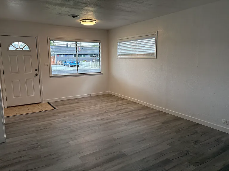 2109 Dallas St — Photo 8