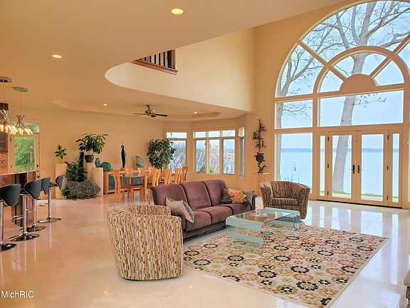 3rd image of 3937 England Dr