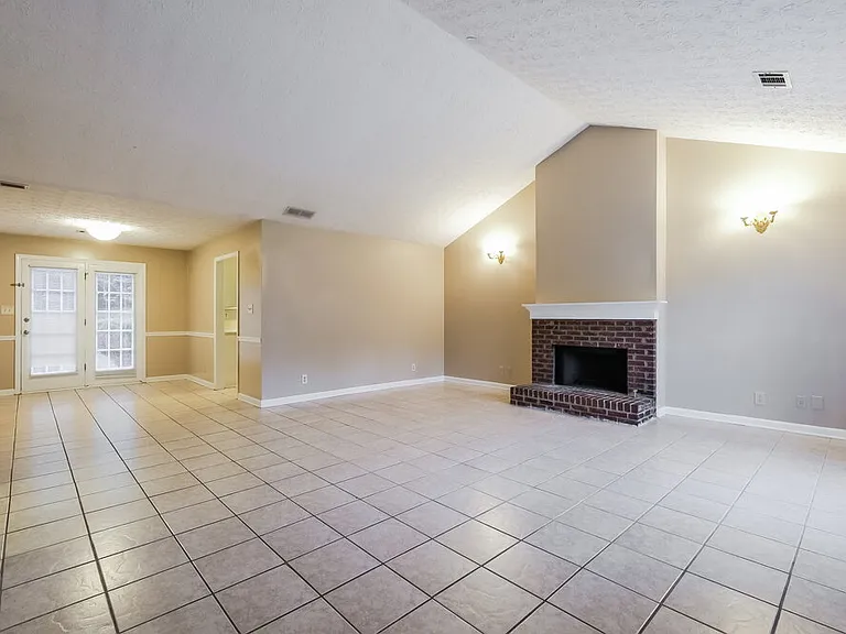 3935 Willowmeade Dr — Photo 5