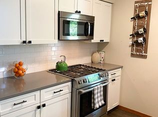 1701 Lynncrest Dr APT 5, Coralville, IA 52241