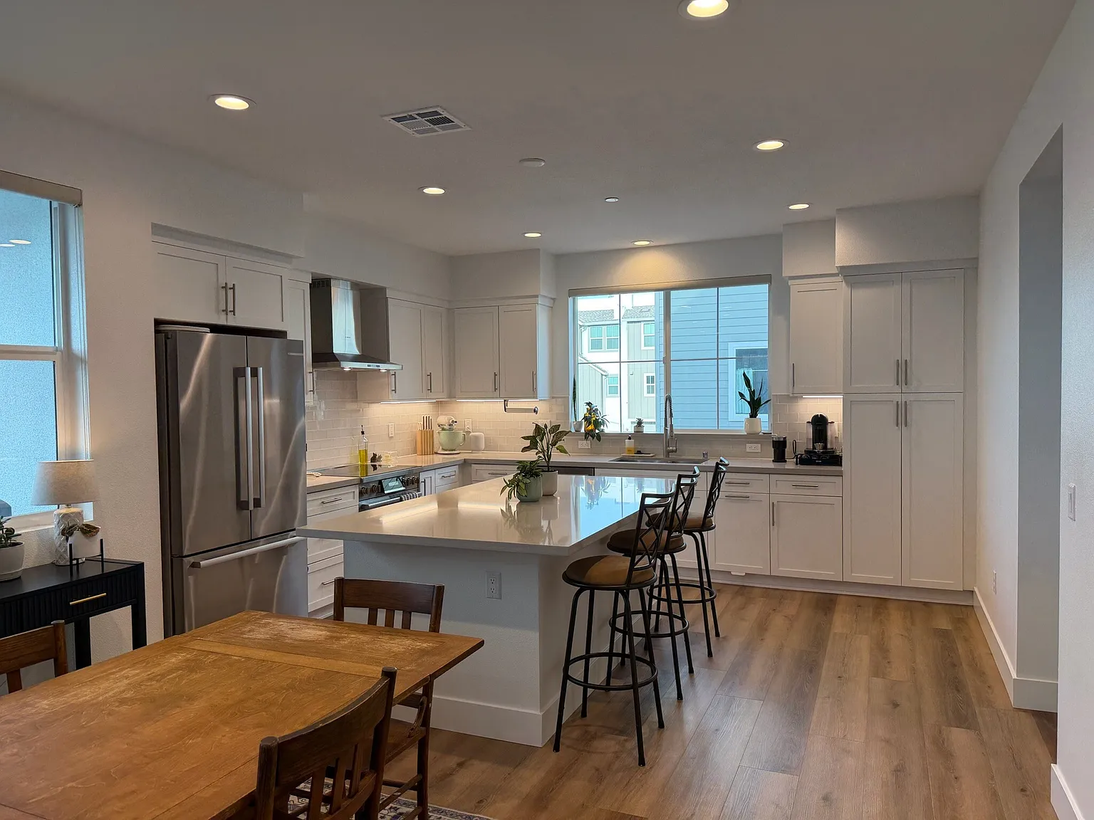3 bed, 2.5 bath, 1912 sqft, $4,500 — Photo 3