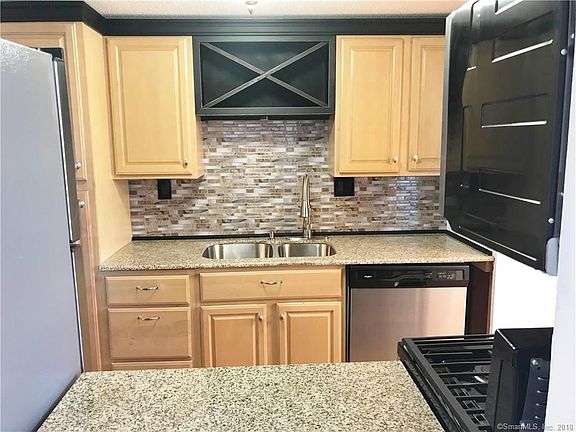 3rd image of 5 Brookwood Dr APT E