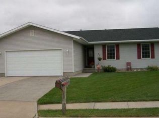 1141 Pleasant View Dr, Grand Island, NE 68801