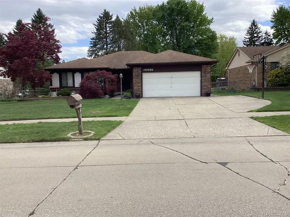 14446 SE Longview Dr, Sterling Heights, MI 48313