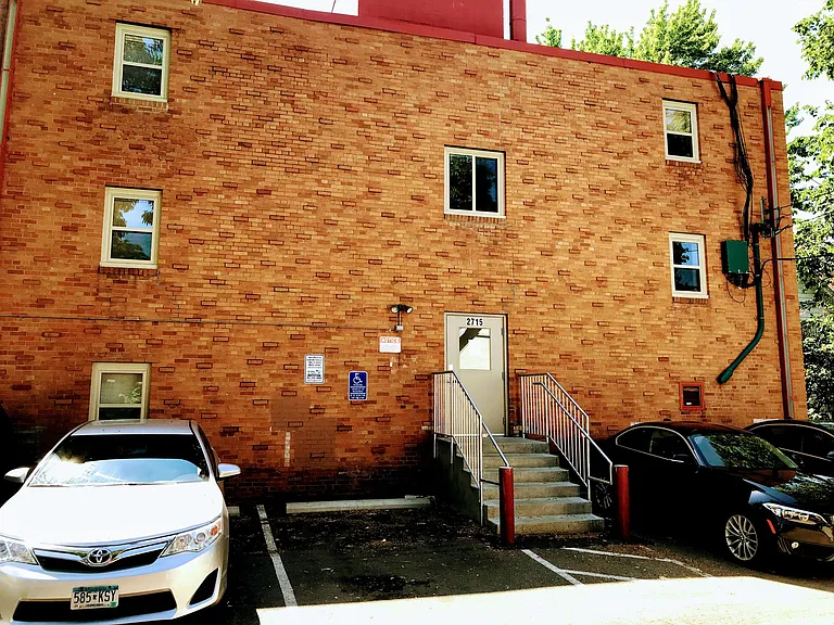 2715 Dupont Ave S — Photo 3