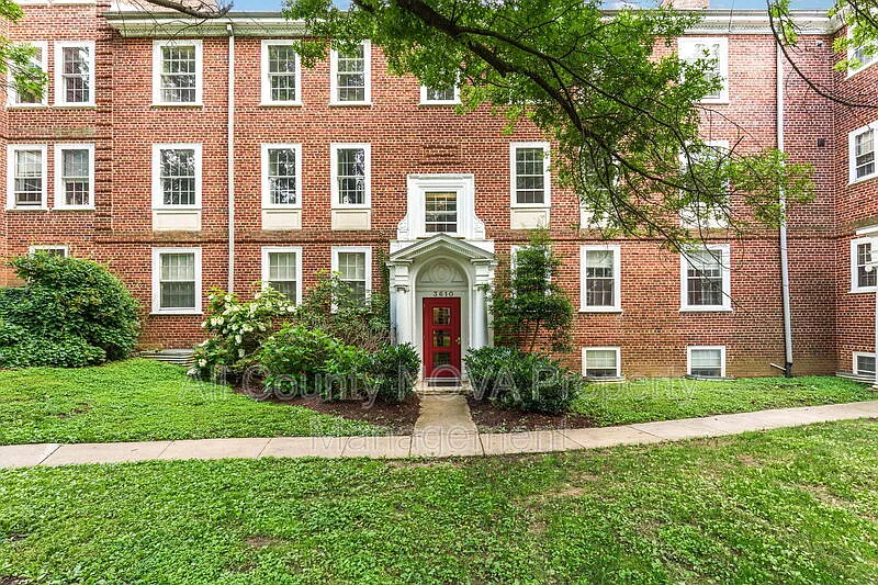 2 bed, 2.0 bath, 1360 sqft, $3,345 — Photo 1