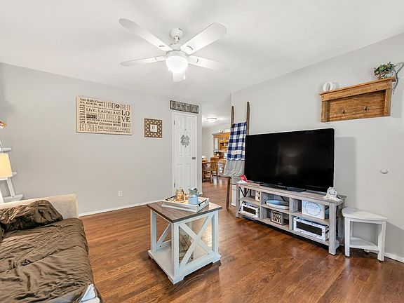 5th image of 1055 Thompson Dr