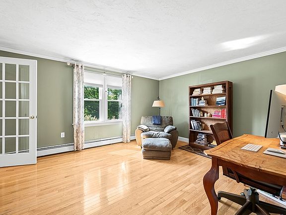 5th image of 16 Herricks Ln