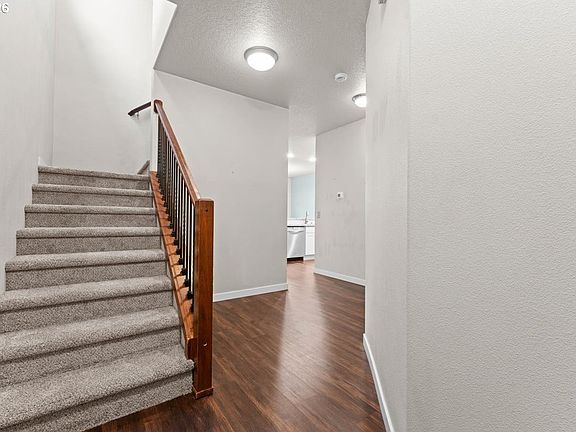 4th image of 7410 NE 54th Cir