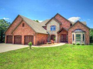 150 Woodland Hills Dr, Walnut Shade, MO 65771