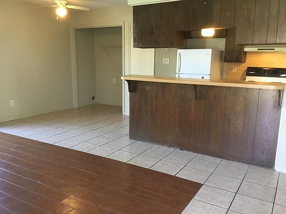 2nd image of 1410 Glen Oaks Ct APT 2