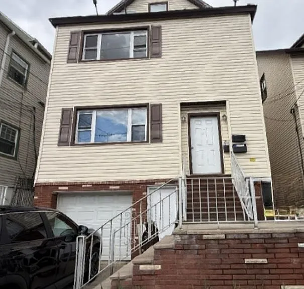 37 E 49th St #2 — Photo 1