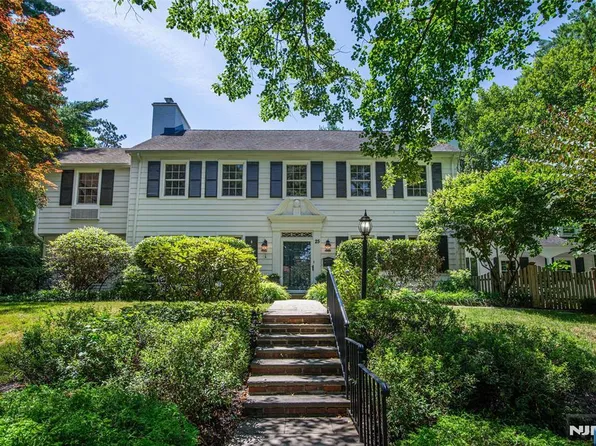 25 West Rd, Short Hills, NJ 07078