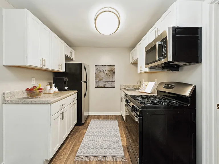 Hyde Park Townhomes — Photo 25