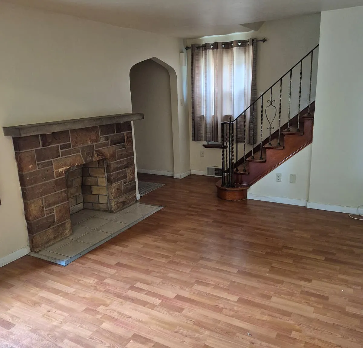 3 bed, 1200 sqft, $1,299 — Photo 1