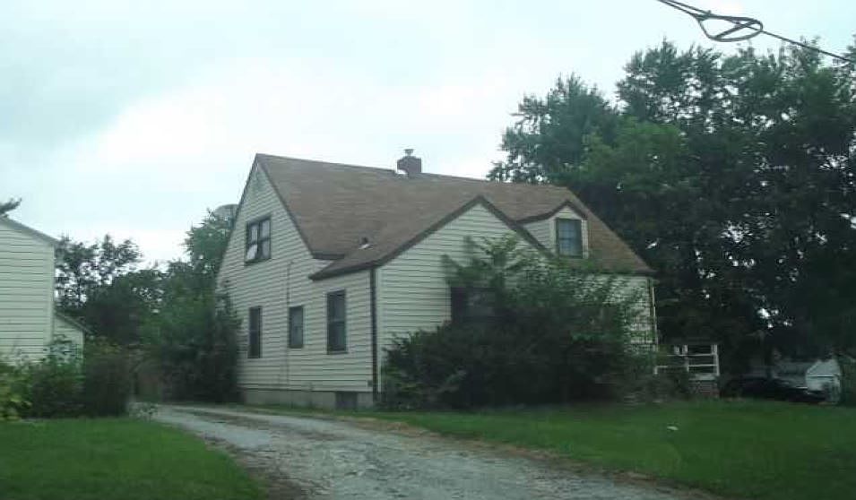 2nd image of 712 Russell Ave