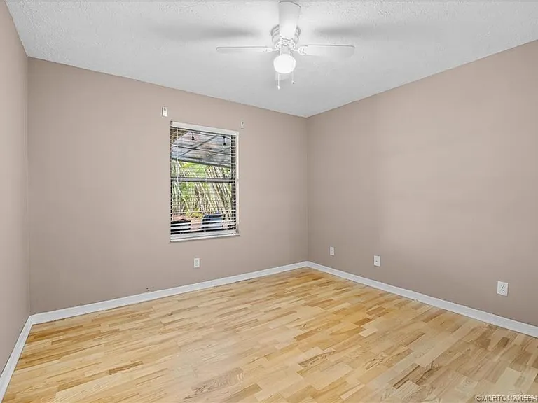 687 NE Maranta Terrado — Photo 22