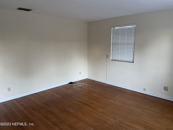 4th image of 410 8TH Street N