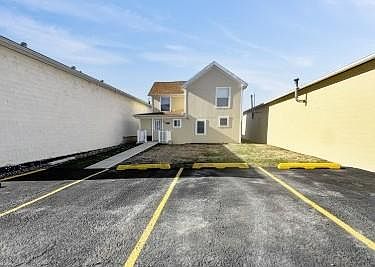 3rd image of 410 Mansfield Ave
