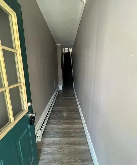 223 W Rowe St — Photo 2