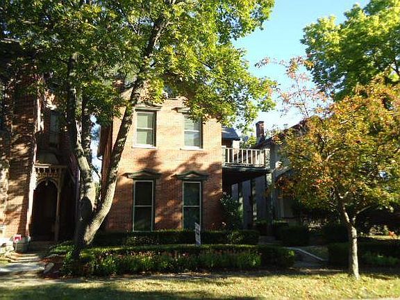 2nd image of 107 Van Buren St