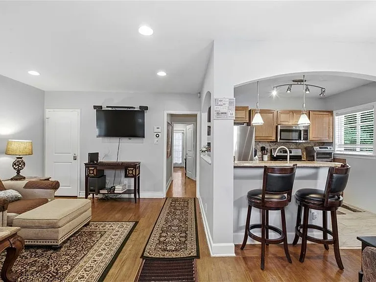 1401 Briarwood Rd NE — Photo 6