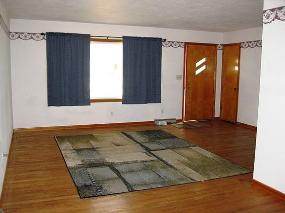3rd image of 1500 Hickory Dr