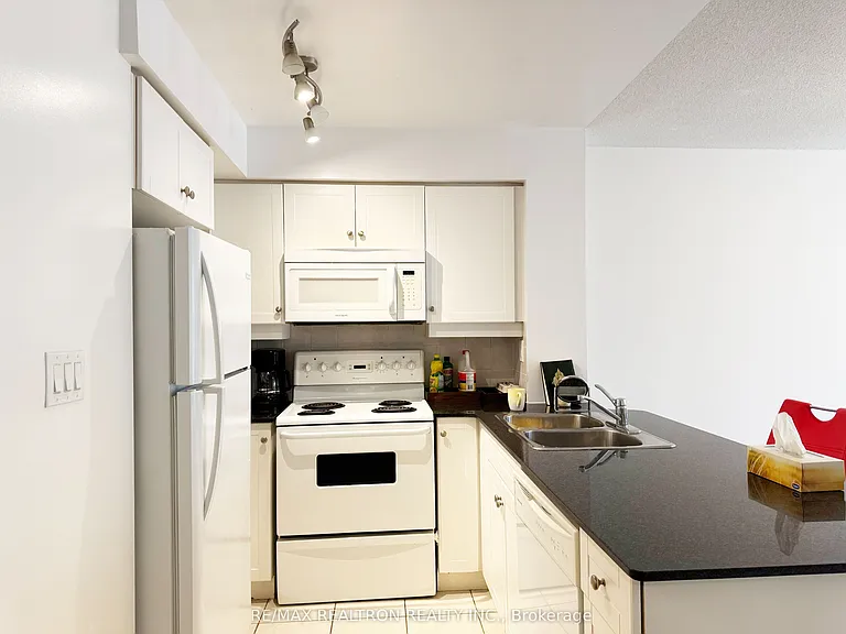 19 Barberry Pl #416 — Photo 4