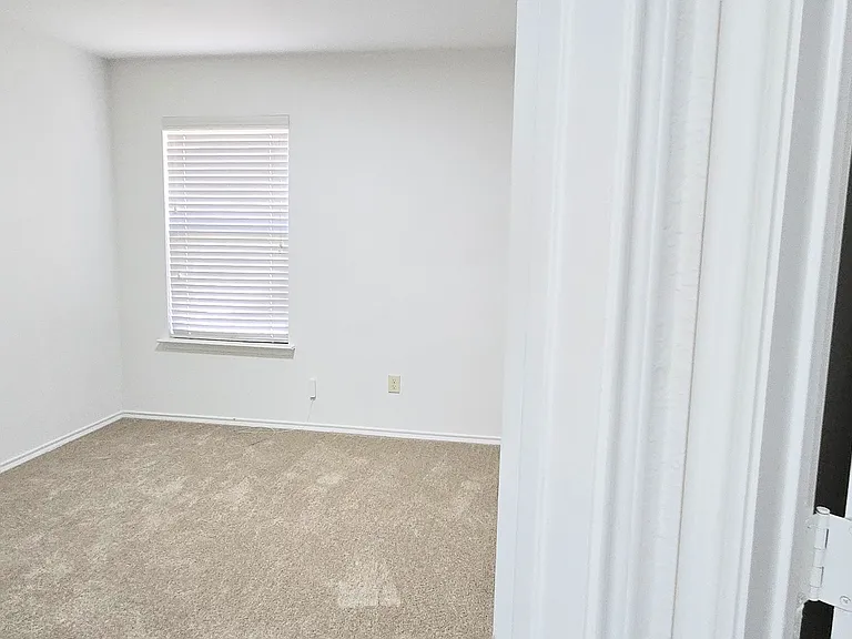 319 Elam Dr — Photo 9