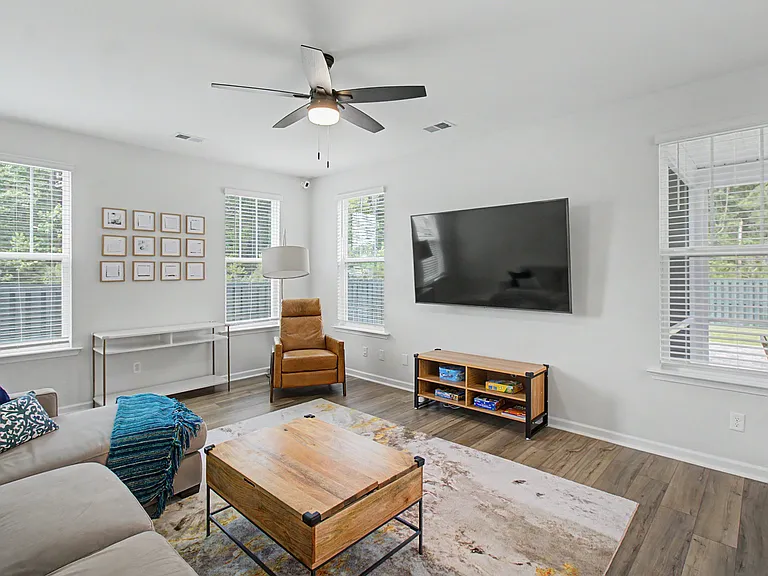 160 Spring Hill Dr — Photo 13