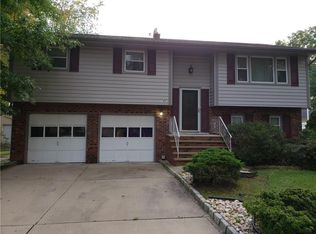 160 Brewster Ave, Piscataway, NJ