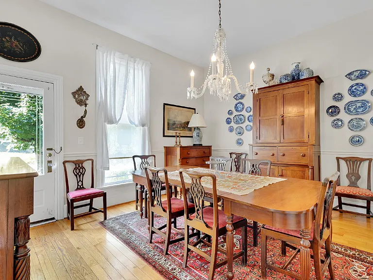 221 N Walnut St — Photo 8