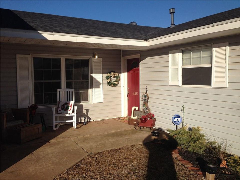 2nd image of 109 S Pybas St