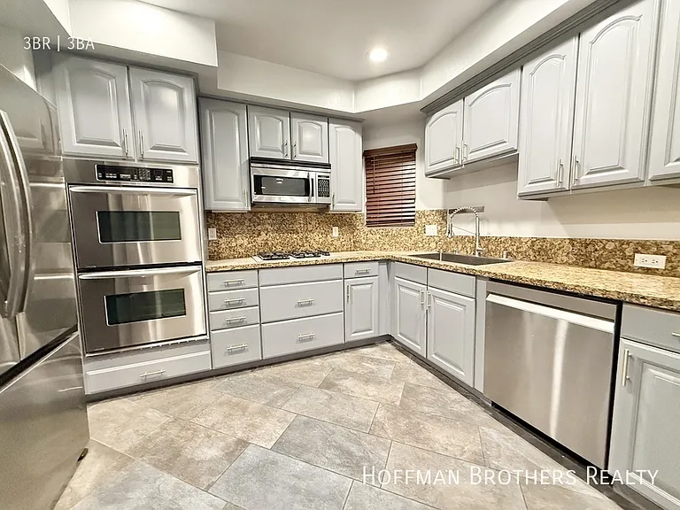 1135 Rexford Dr #102 — Photo 4