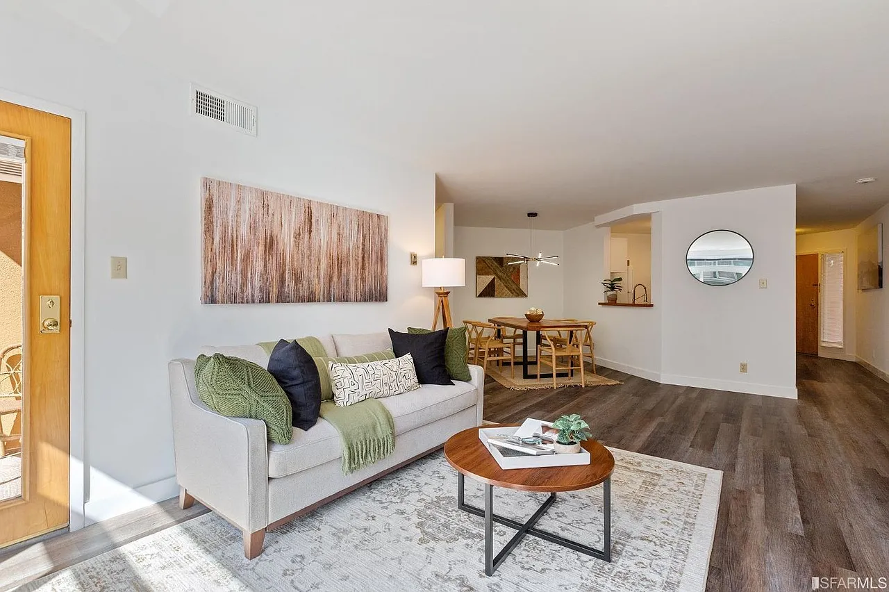 1 bed, 834 sqft, $6,899 — Photo 4