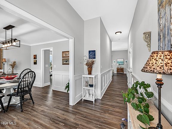 5th image of 115 Emerson Lane