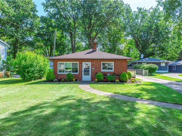 1565 Canterbury Rd, Westlake, OH 44145