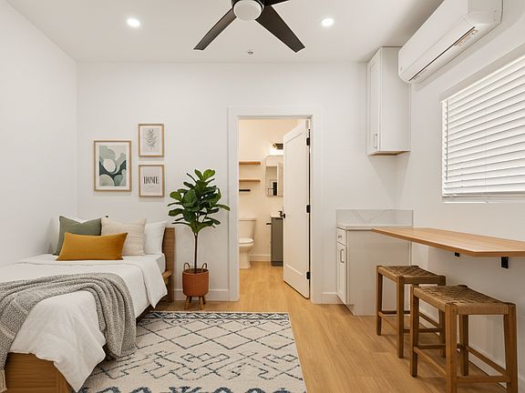 2nd image of 1016-18 15th St #1